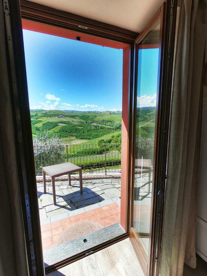 Bed and Breakfast Poggio Dei Farinetti Diano dʼAlba Exterior foto